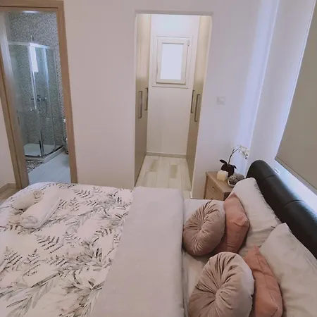 Novel Ларнака