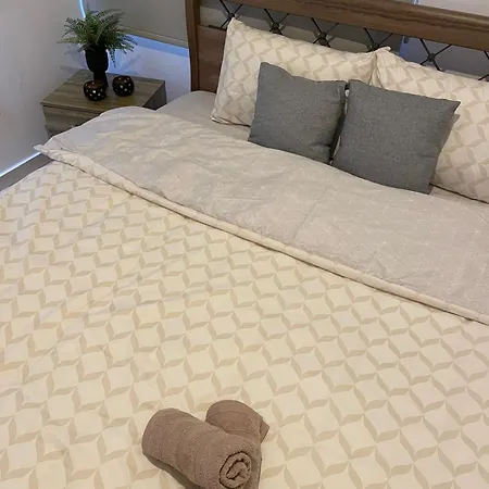 Novel * Λάρνακα